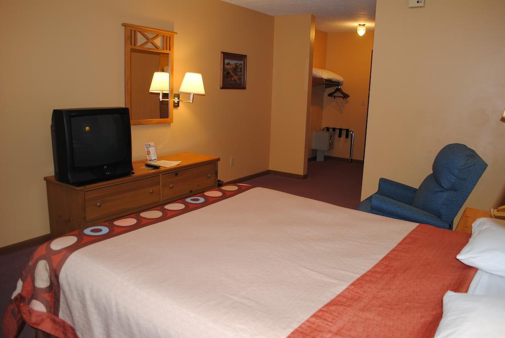 Hotel Super 8 By Wyndham Shipshewana Pokój zdjęcie